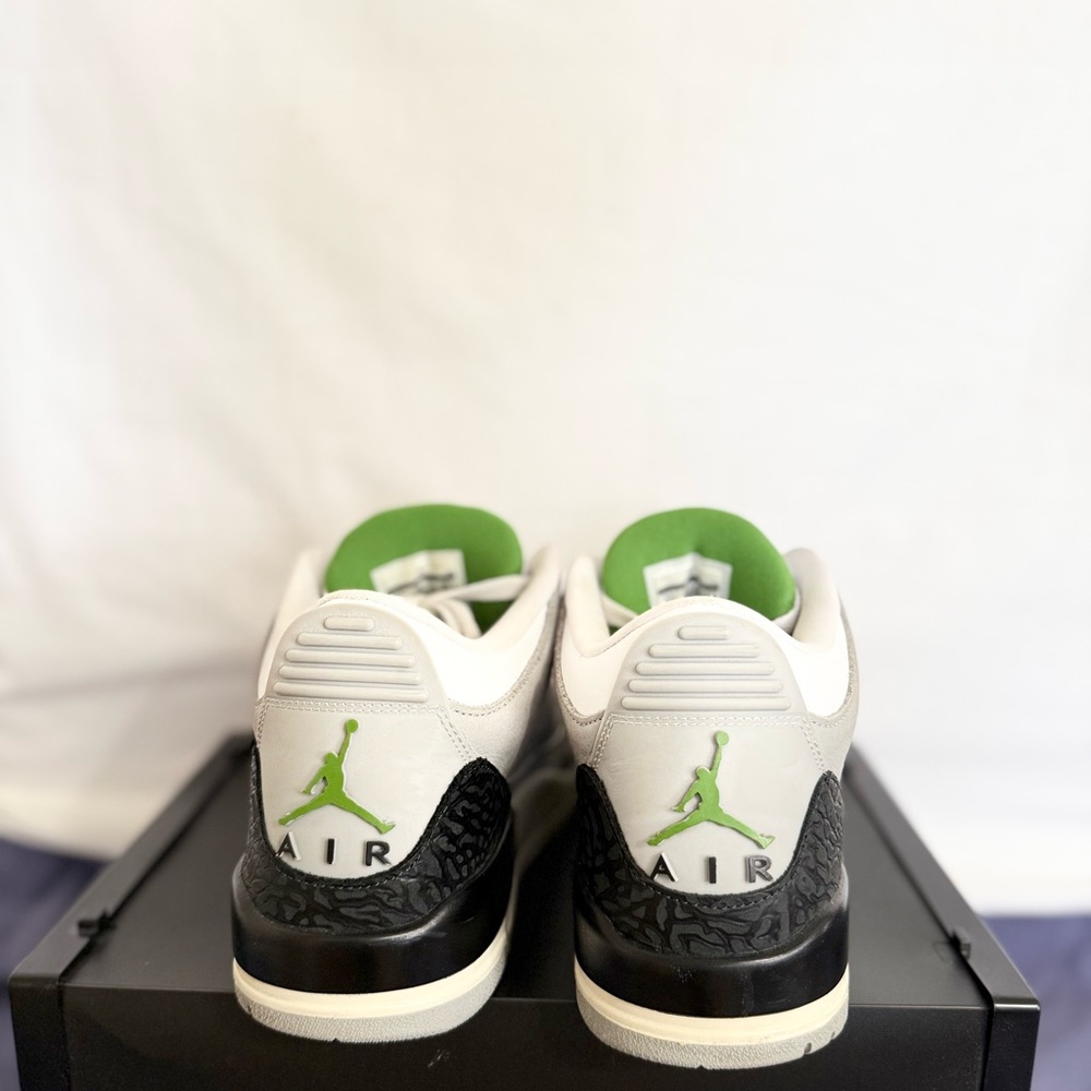 AUTHENTIC Jordan 3 Retro “Chlorophyll” size 9.5 136064-006 2018 PRE-OWNED - Picture 3 of 7